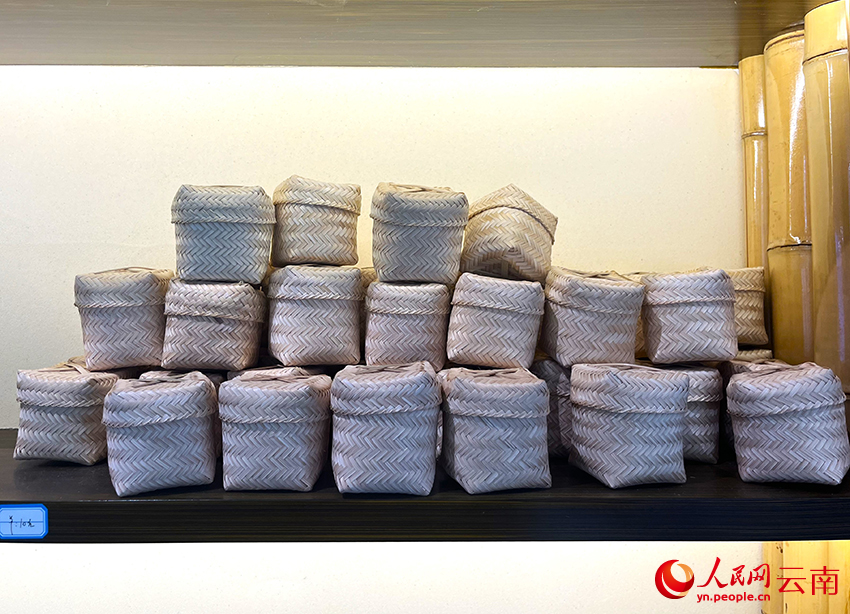 【4】竹編小飯盒是熱銷產品。人民網-尹馨攝