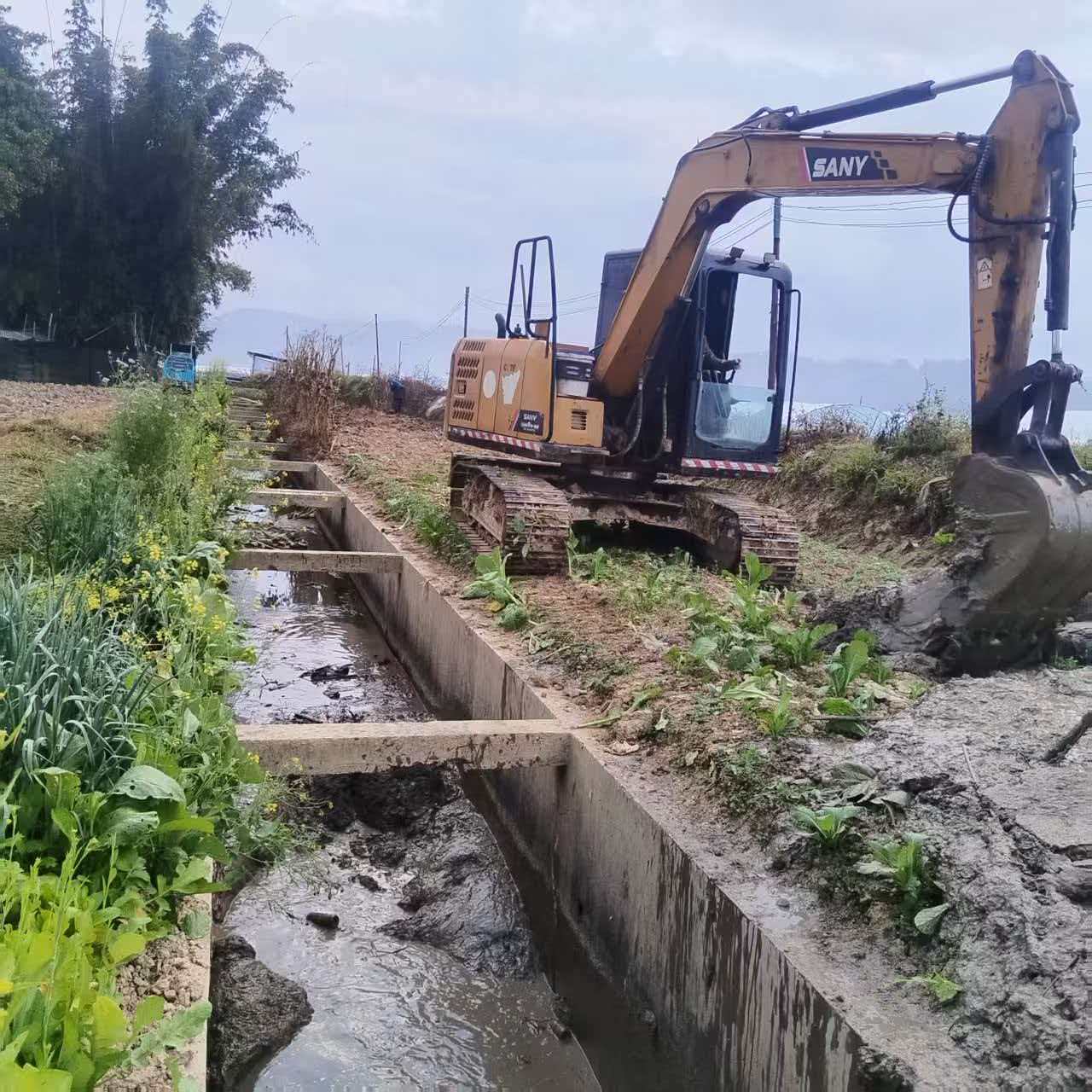 日曼满水库西干渠水毁修复和清淤疏浚