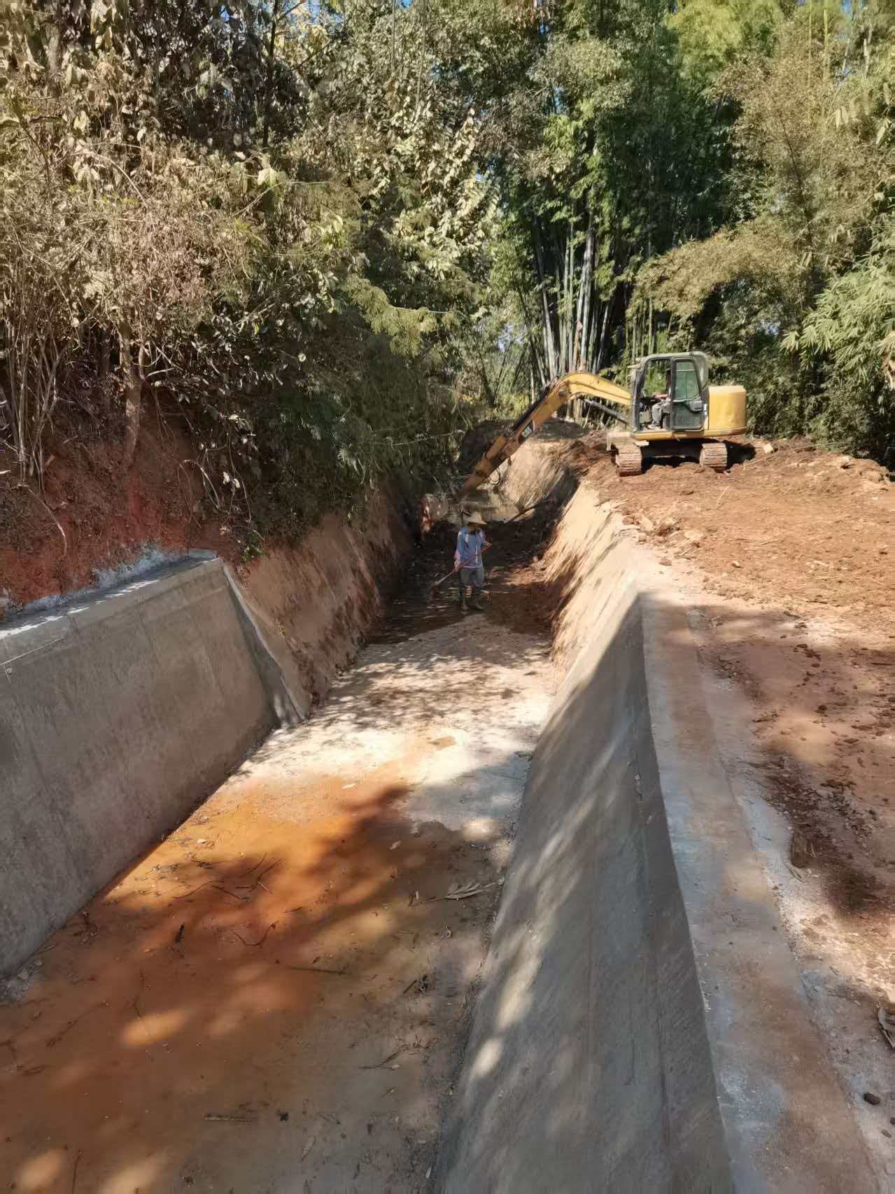 日曼满水库西干渠水毁修复和清淤疏浚