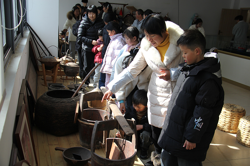 參觀非遺展館。邱家鹿攝
