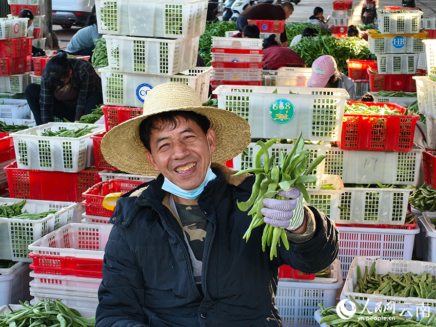 春节发货忙,工人笑开颜。罗贵元摄
