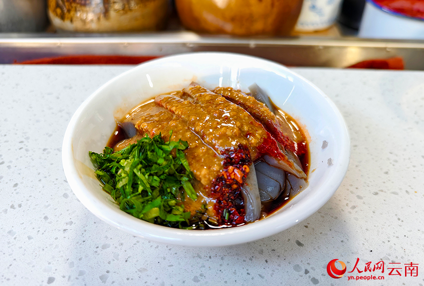 “王记凉粉”店的凉粉。人民网记者 符皓摄