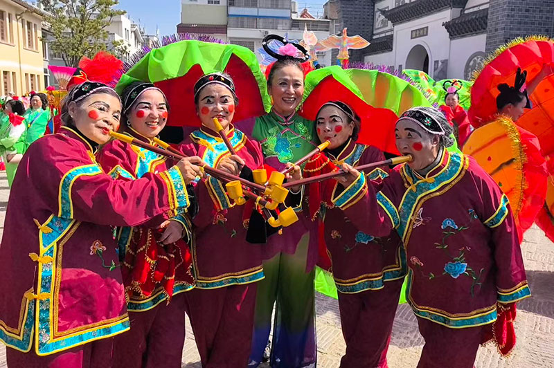 2026年“非遺煥彩·昭通年俗”巡街展演活動現場。