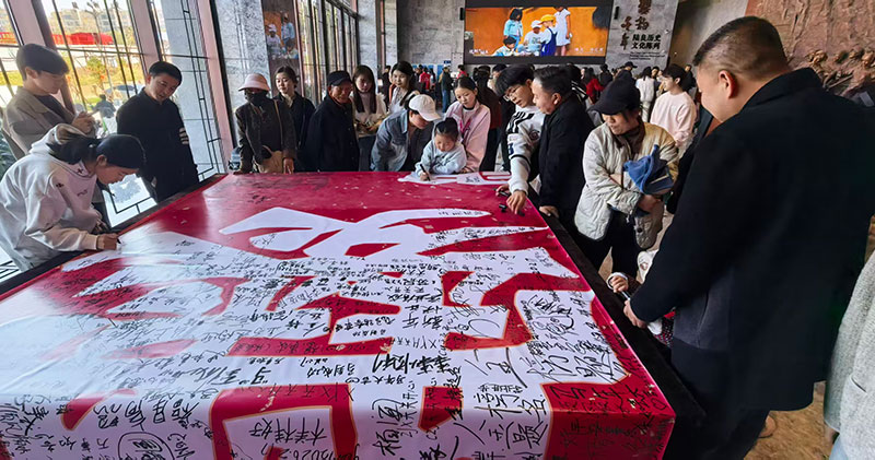 “千人填爨”贺新春。