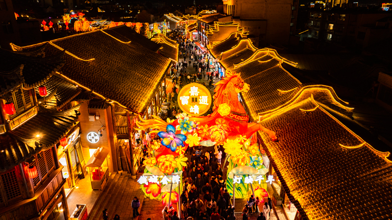 古城灯展。​