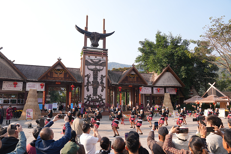 春節期間的歌舞展演。奚川江攝