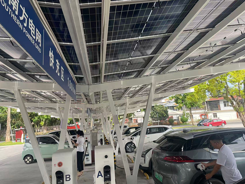 芒市勐巴娜西充電站充電車輛絡繹不絕