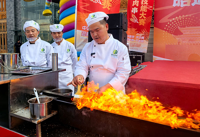 “烤”场火势望-匠艺技超群