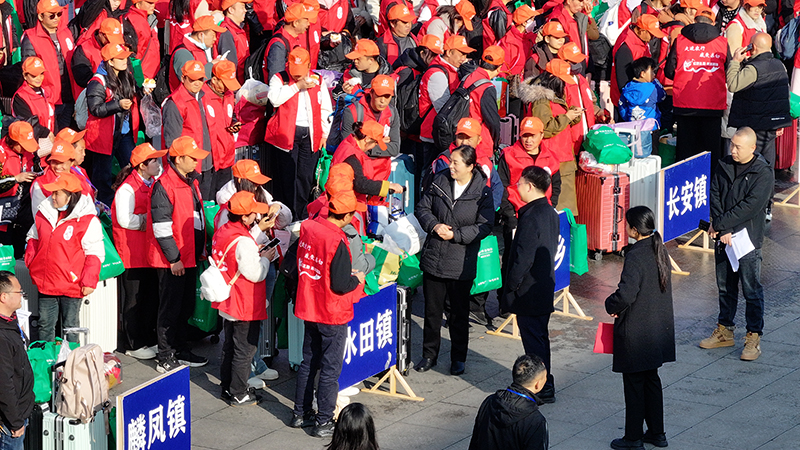 欢送务工人员。