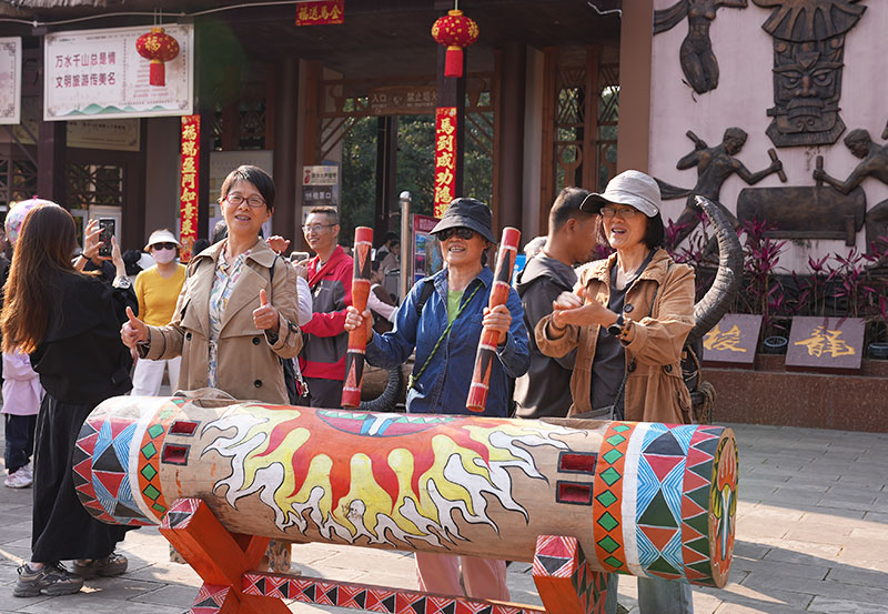 春节期间西盟旅游市场火爆。西盟县融媒体中心供图