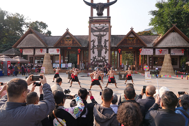春节期间西盟旅游市场火爆。西盟县融媒体中心供图-(3)