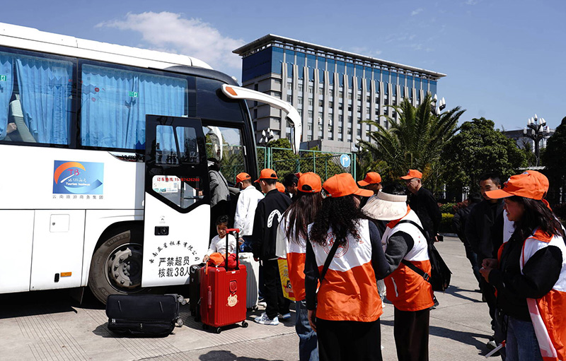 务工人员即将出发。