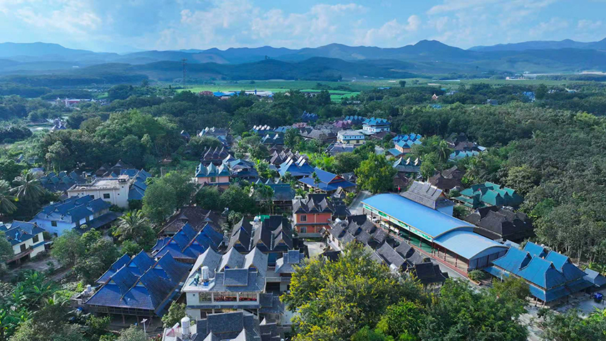 勐罕镇三曼村发展乡村旅居，打造主客共享空间。