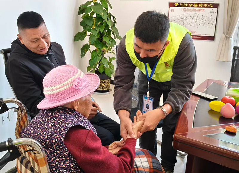 2026年2月，景谷驼峰社会工作服务中心开展老年人能力评估。驼峰社会服务中心供图