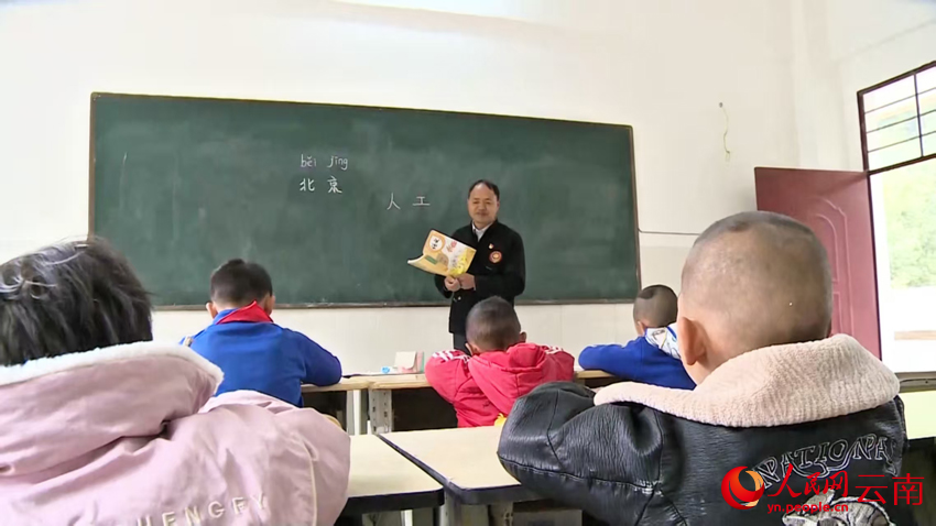 圖為農加貴正在上課。許文娟攝