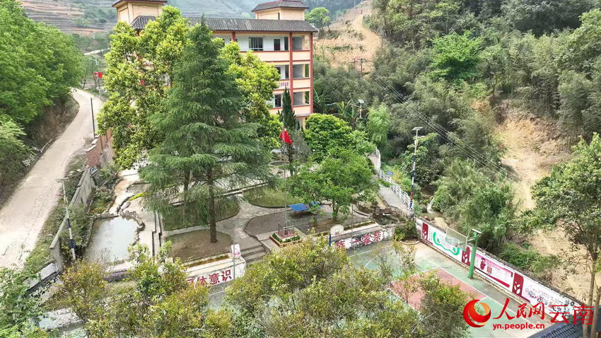 圖為落鬆地小學。許文娟攝