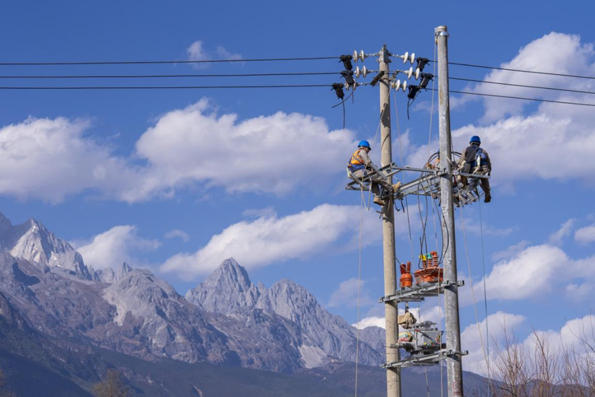 1月26日,麗江玉龍供電局建設的110千伏10玉水線正式投產運行,精准覆蓋白沙古鎮核心旅游區。和春光攝