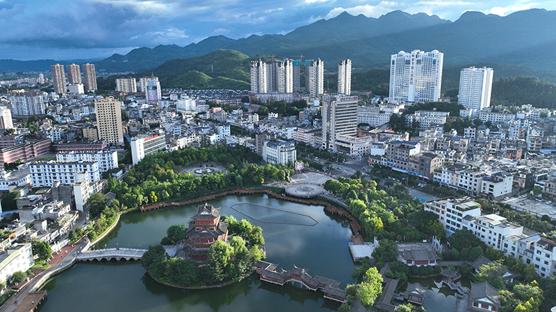 羅平縣城一角。