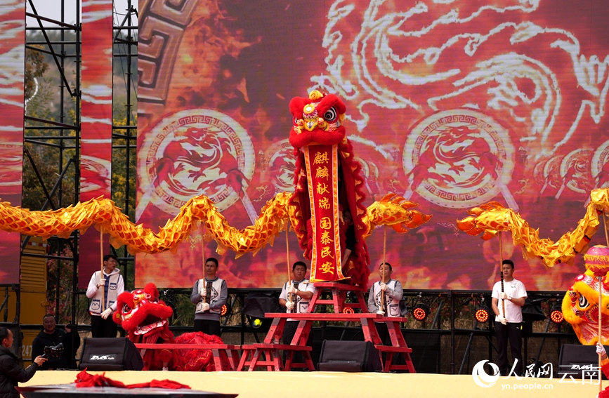 图为开幕式表演。人民网记者 虎遵会摄