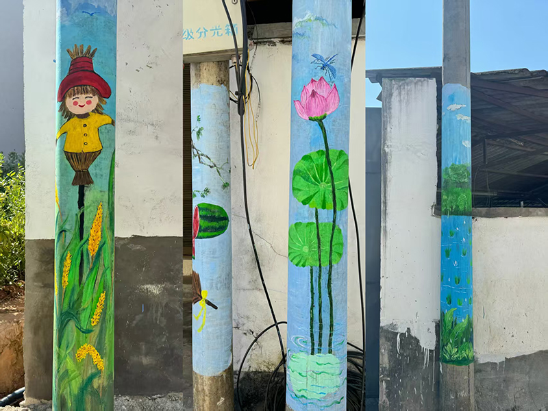 臨翔區勐准村畫著“二十四節氣”的電線杆 中共臨滄市委宣傳部供圖