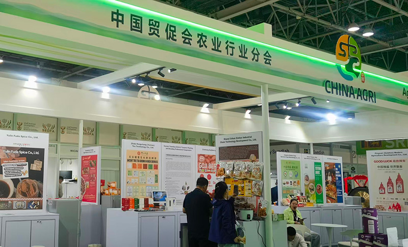 2025年11月，雲南智德鴻昌茶業有限公司茶產品亮相在中東舉辦的中國農產品中東地區（阿聯酋）供採對接活動。 臨滄市委宣傳部供圖