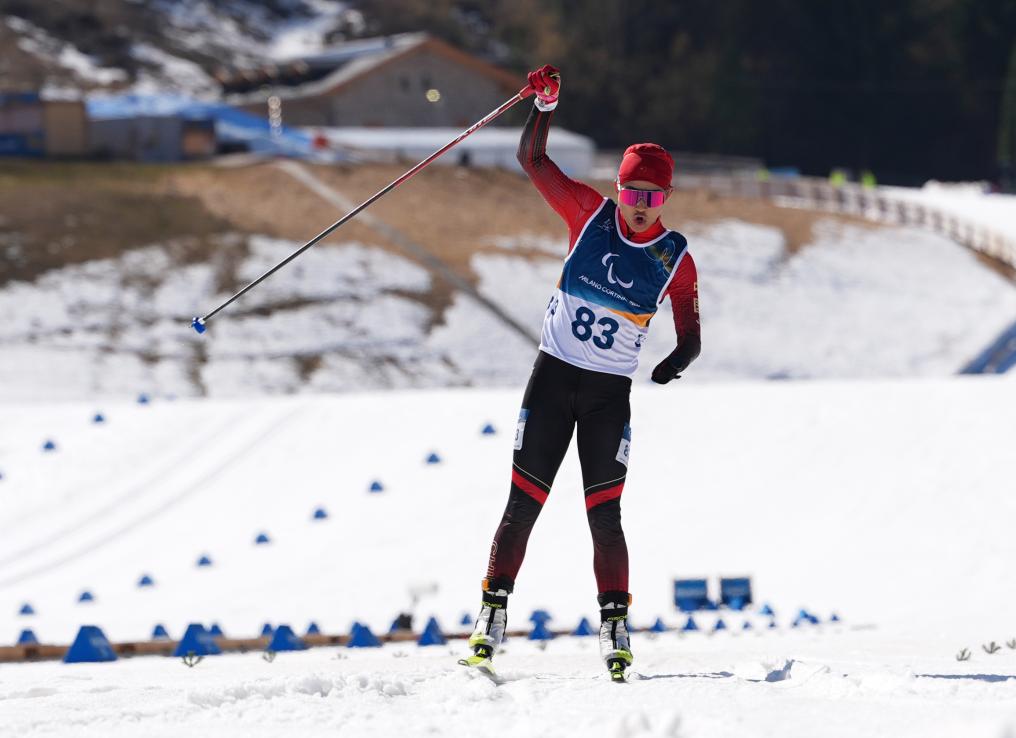 　3月7日，中国选手蔡佳云在冲线庆祝。新华社记者 侯昭康 摄