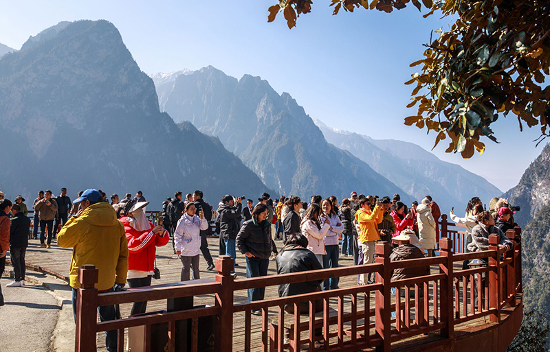 回音壁觀景台。巴拉格宗景區供圖