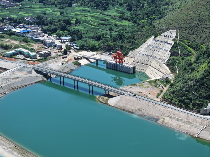 滇中引水石鼓水源工程进水塔。