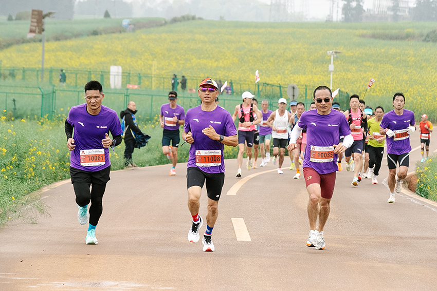 赛道90%位于油菜花海中。主办方供图