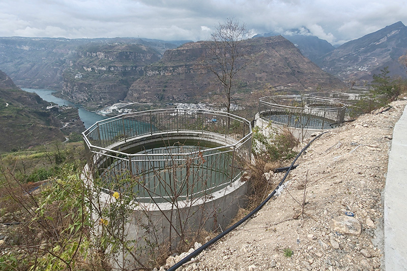 昭通市永善縣水田村花坪一社村民通過人民網“領導留言板”修好了灌溉水池。永善縣融媒體中心供圖