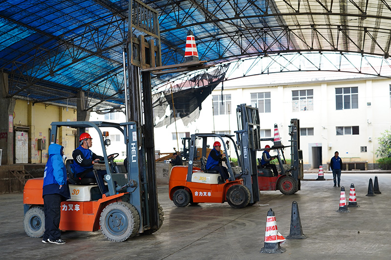 叉车双证培训。