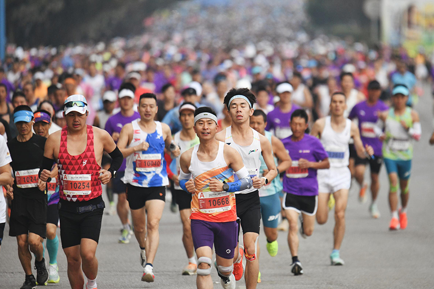2026曲靖罗平花海马拉松现场。主办方供图