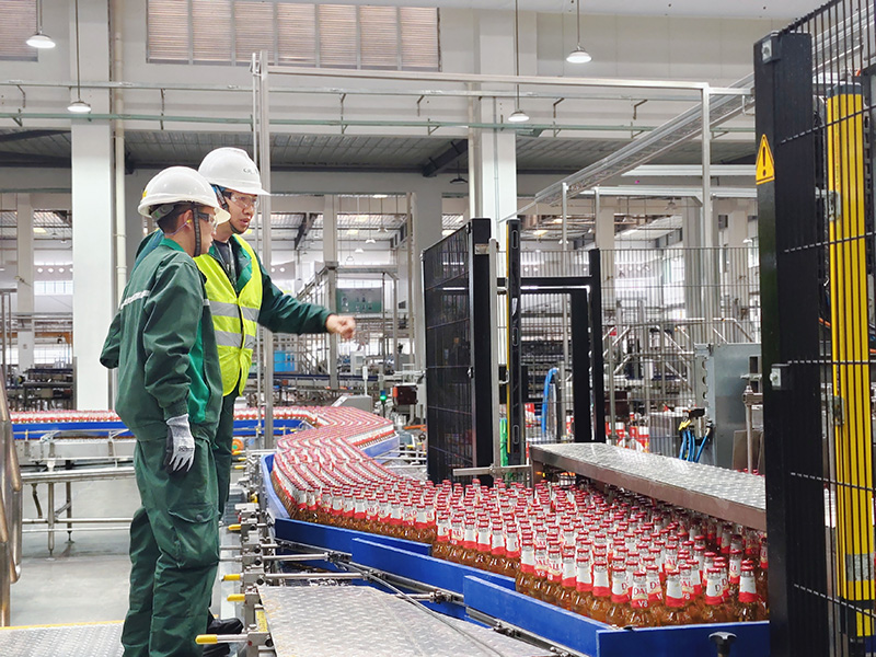 嘉士伯（中國）啤酒工貿有限公司生產車間。李麗攝