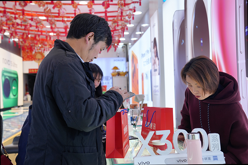 市民購買手機參加以舊換新活動