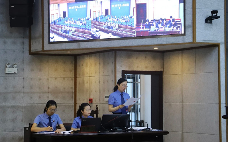 庭审活动现场。