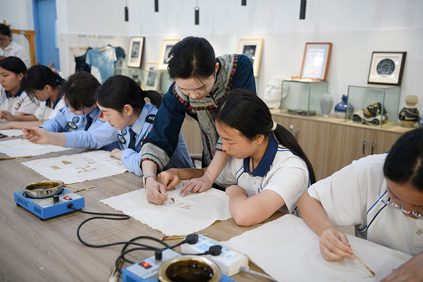 教师悉心指导。