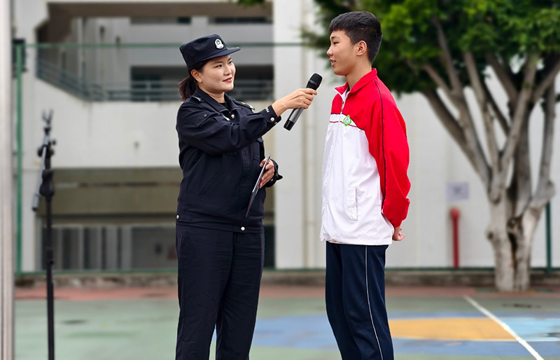 开十一中宣讲有奖竞答互动-邓婕摄-资料图