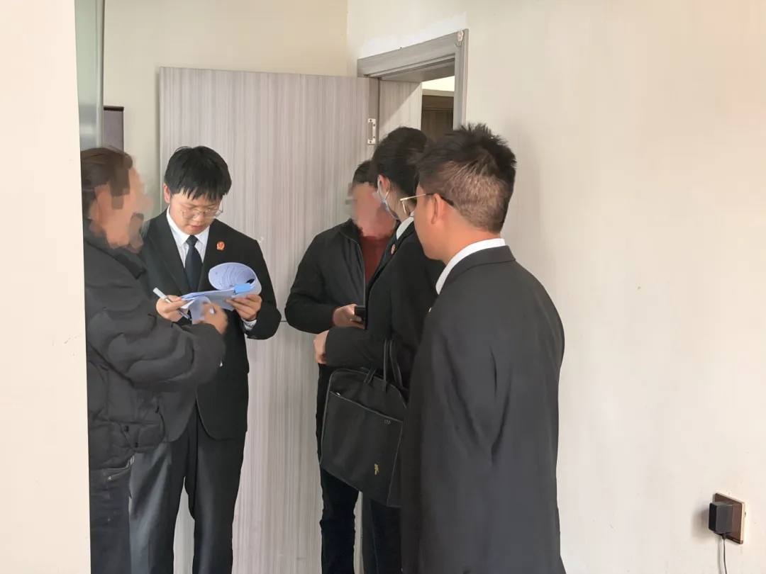干警上门督促履行。
