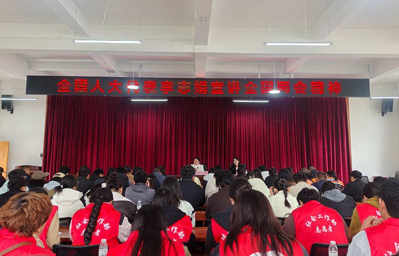 圖片注釋：全國人大代表李志娟宣講全國兩會精神﹔圖片來源：陳旭