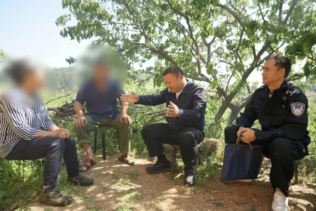 麒麟法院依托府院联动机制协调涉案三方达成协议。
