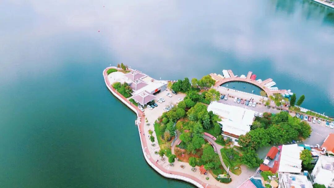 红河哈尼族彝族自治州个旧市红炮台“口袋公园”。 张航 摄