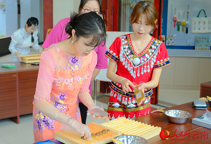 “華彩藥香·山海共脈——雲閩中醫藥文化巡展”現場。 人民網記者 庄志斌攝