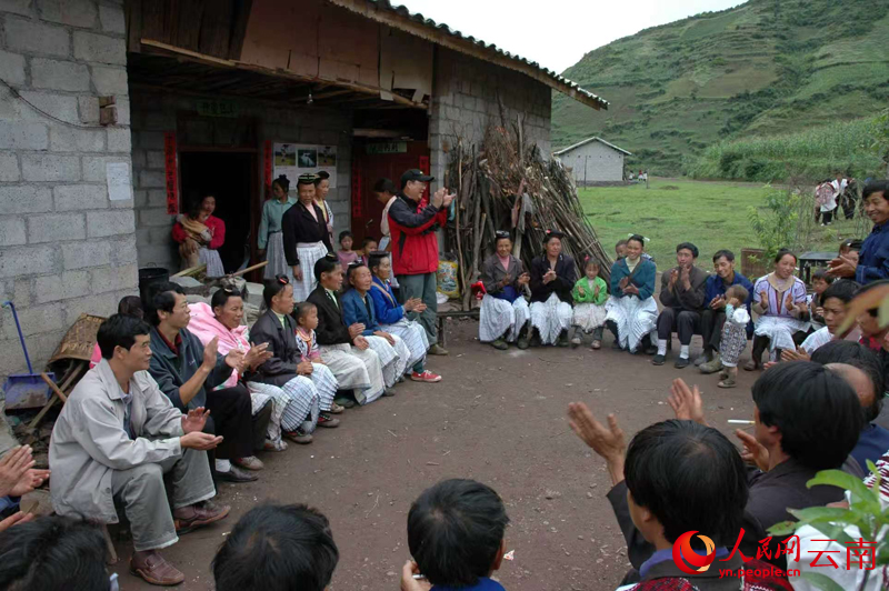 图一——云南乌蒙山保护区工作人员深入罗汉坝片区宣传森林防火工作，马旭摄