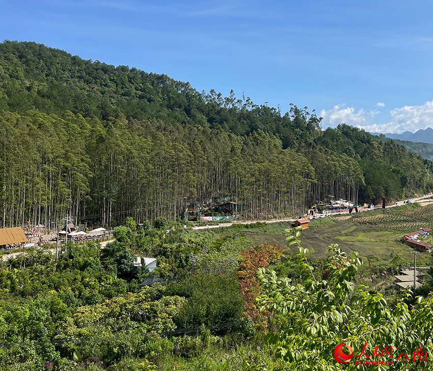 【2】“雲景·天芝谷”藏在縣城邊的山林裡。人民網記者-程浩攝