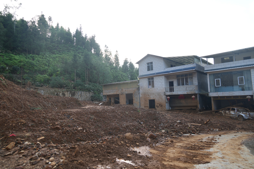 1遭遇泥石流的马关县篾厂乡桂皮山村委会上红岩村小组。