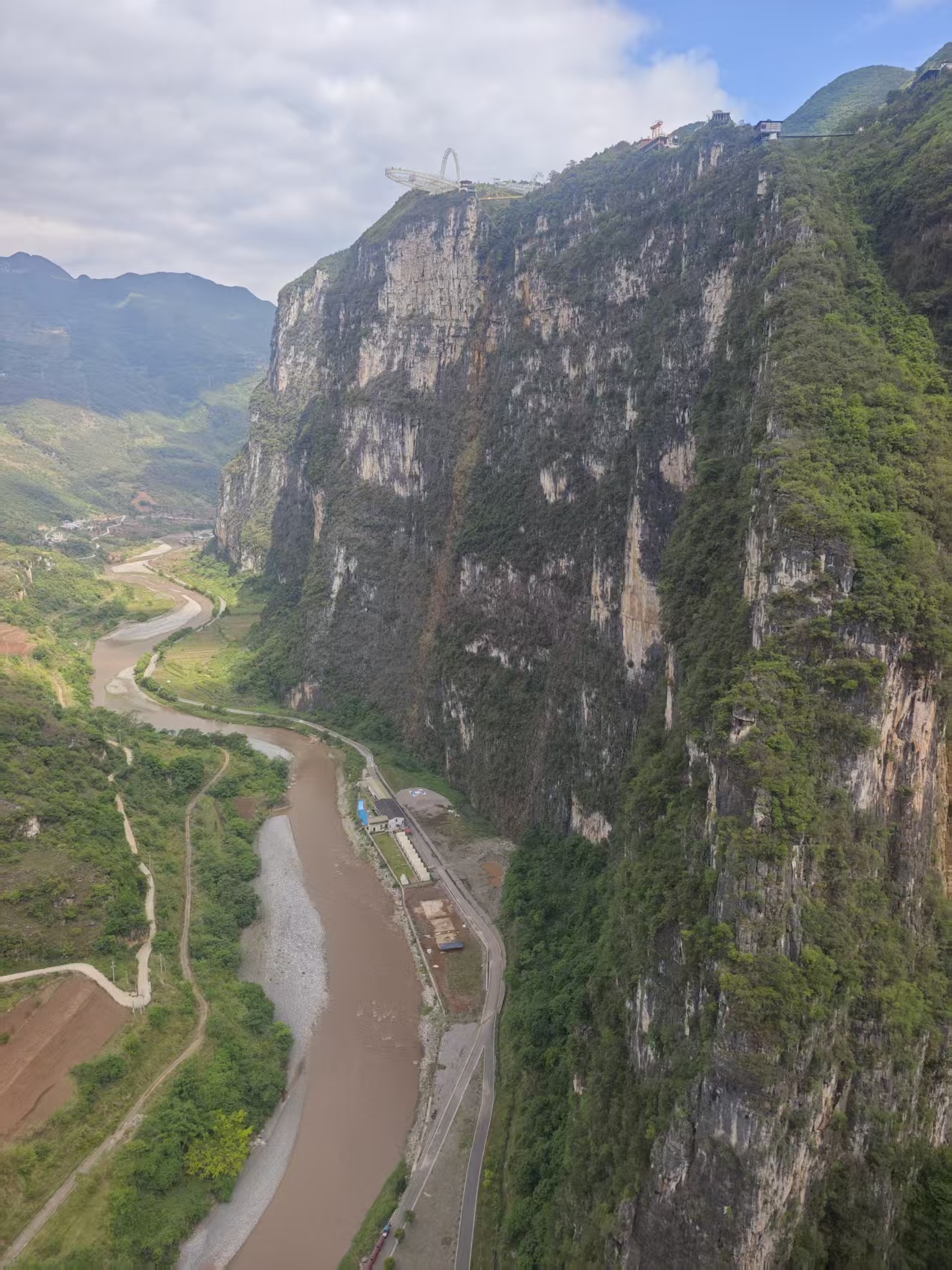 尼珠河大峡谷景区一角。