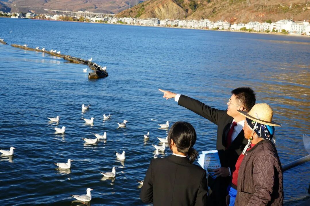 大理市法院到挖色鎮開展巡湖法治宣傳。