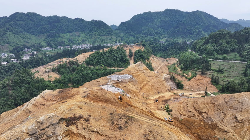 正在建设中的镇雄磷基新材料绿色低碳循环经济产业集群项目中柏香坝化工园区。镇雄县融媒体中心供图