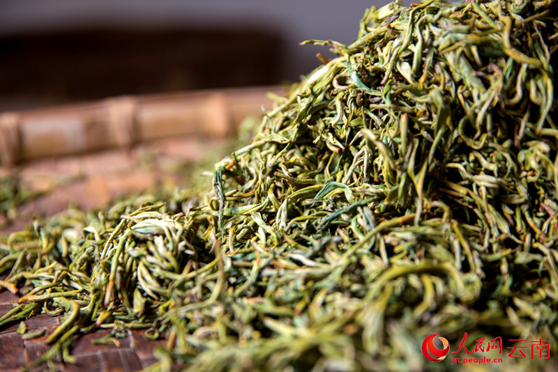 保山市昌宁县传统红茶加工。普文鸿-摄