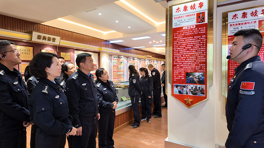 开展党支部共建参观学习交流活动。